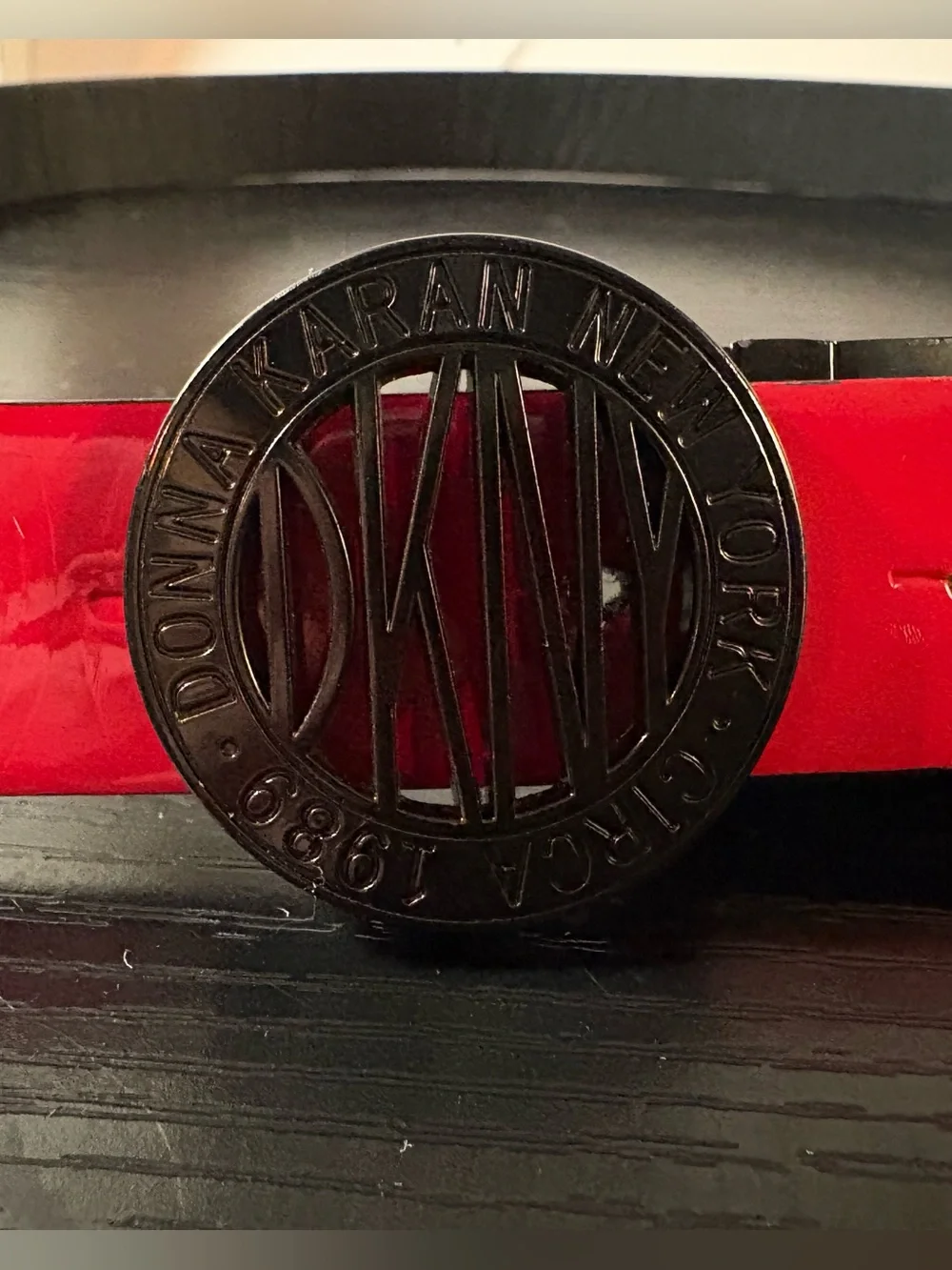 DKNY Reversible Plaque Belt Red Black Round Logo Buckle Size XL